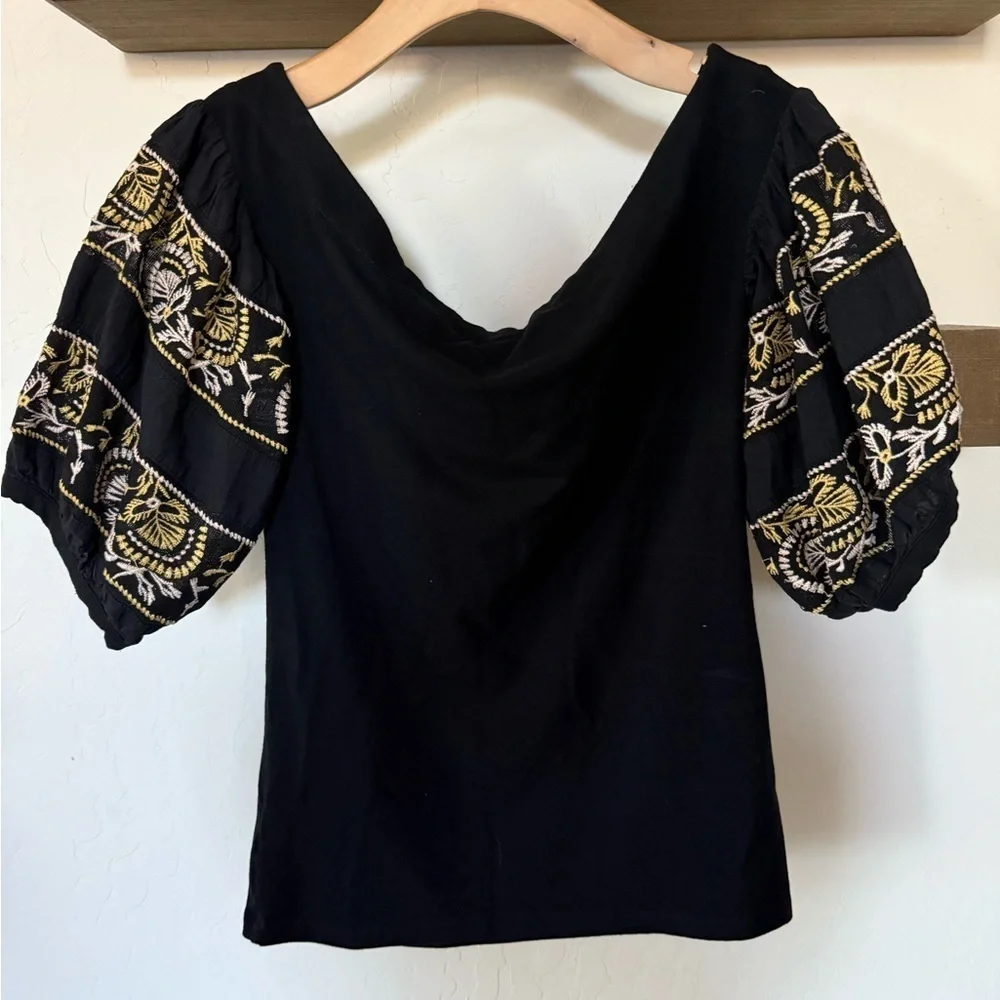Free People|Black floral embroidered puff sleeve top “Rock with it”, Bohemian•